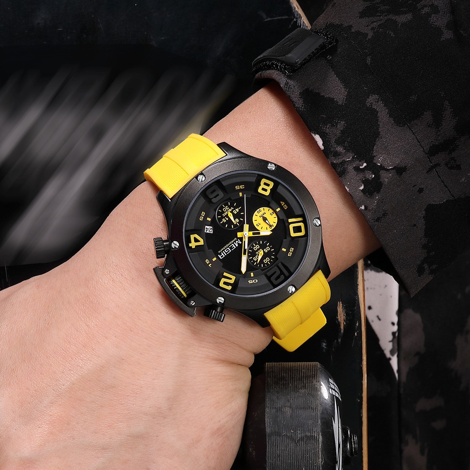 MEGIR Relogio Masculino Luxury Quartz Watch for Men Yellow Silicone Strap Military Sport WristWatch Chronograph with Auto Date-2