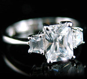 18K White Gold Plated Ring use Austrian Crystal XR034-0